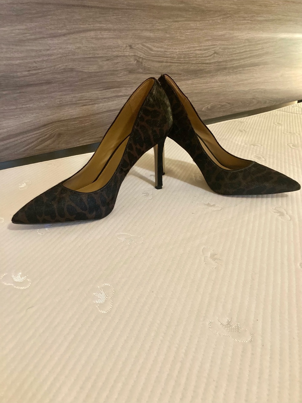 Sam Edelman Genuine Cowhide Hair Pointed Toe Heels size 7W , fits EU size 38
